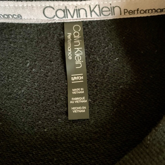 CUTE CALVIN KLEIN SWEATSHIRT ❤️CHANGE IT UP WITH A WHITE SHIRT UNDERNEATH. - Picture 11 of 14